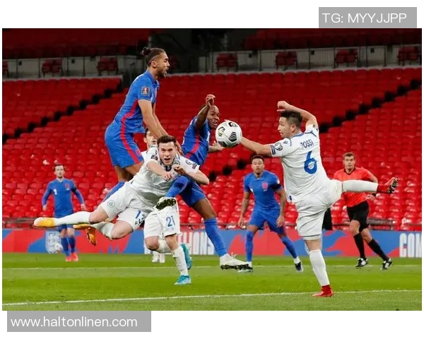 带球技术出众的足球明星们如何在赛场上展现个人魅力与团队配合