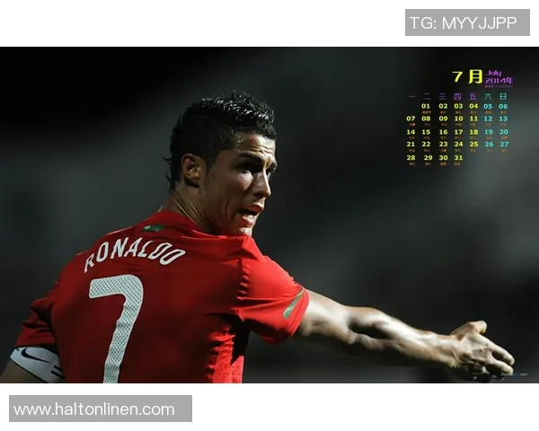 足球明星身着白色衣服展现独特风采引领时尚潮流 足球明星身着白色衣服展现独特风采引领时尚潮流